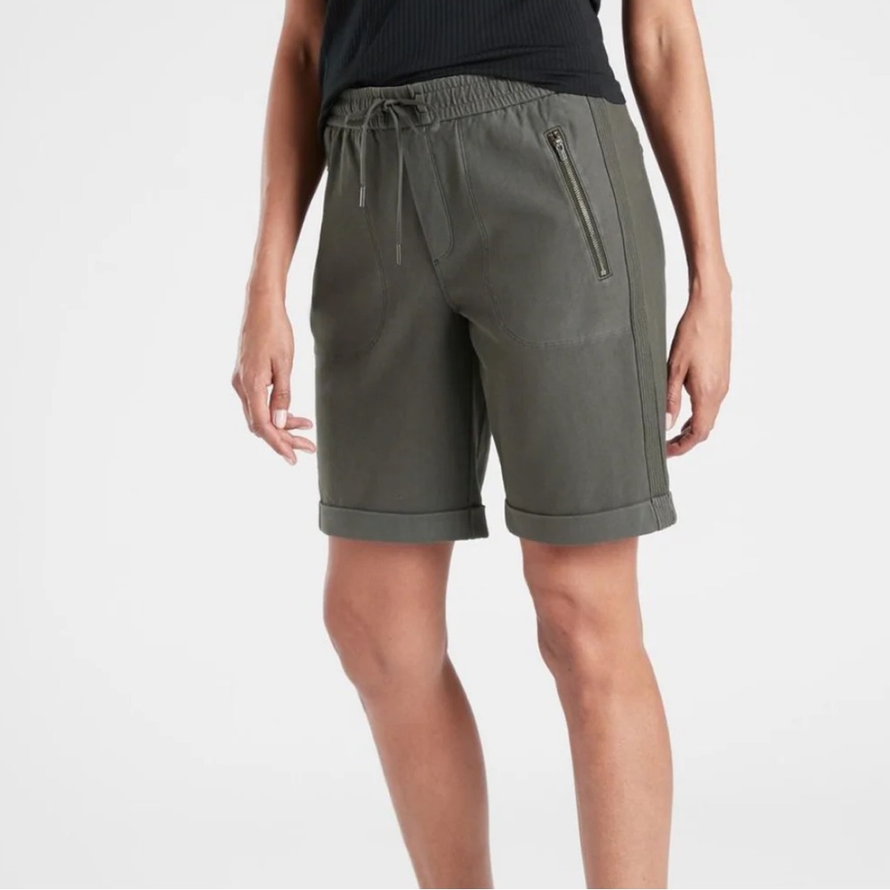 Athleta cypress‎ green farallon 9” shorts